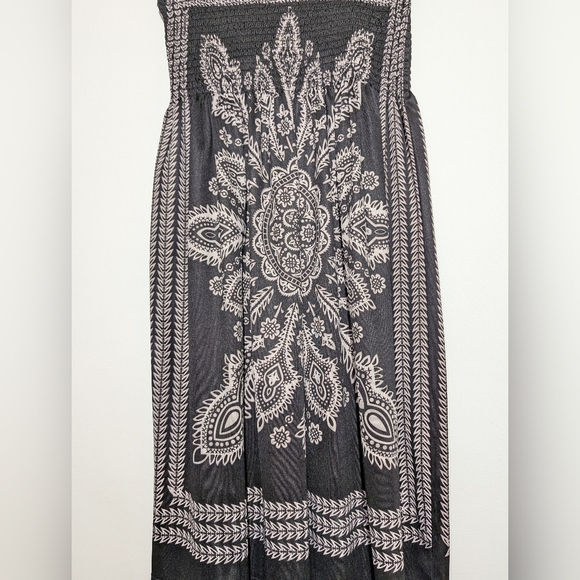 Elegant Black and White Strapless Sundress with Bohemian print - Picture 6 of 8
